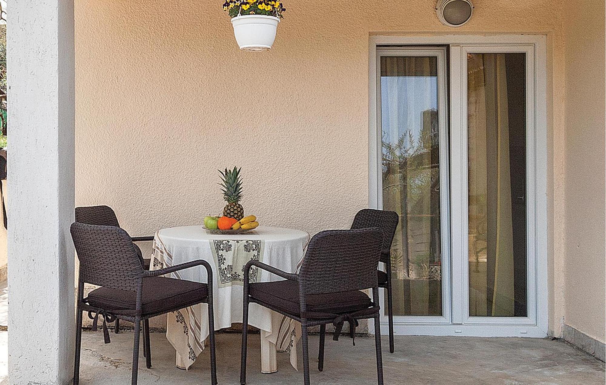 Apartment In With Kitchen Pula